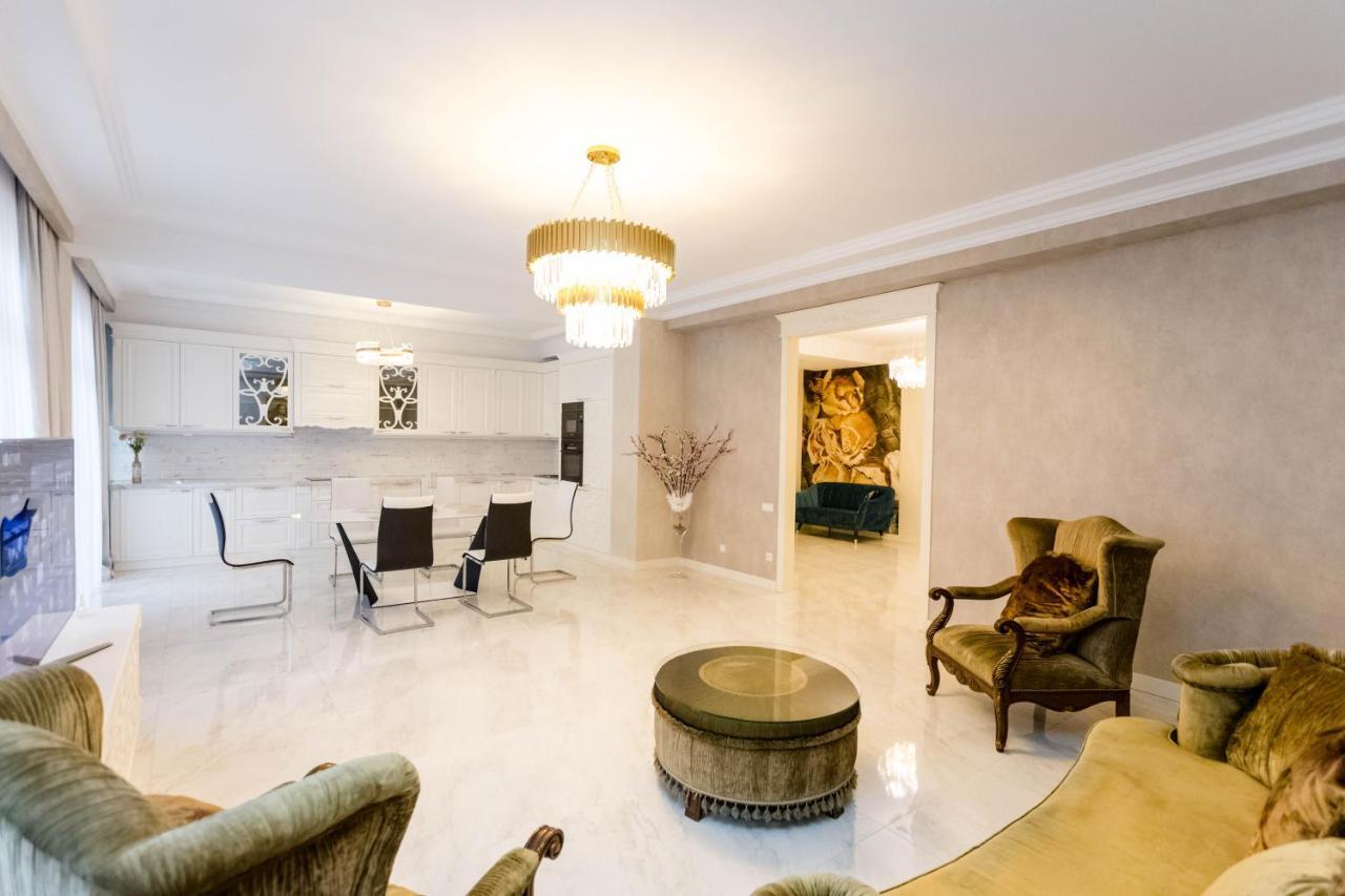 The Grand Apartment Tbilissi Extérieur photo